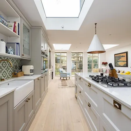 Fabulous 4 Bedroom Family Home In Fulham